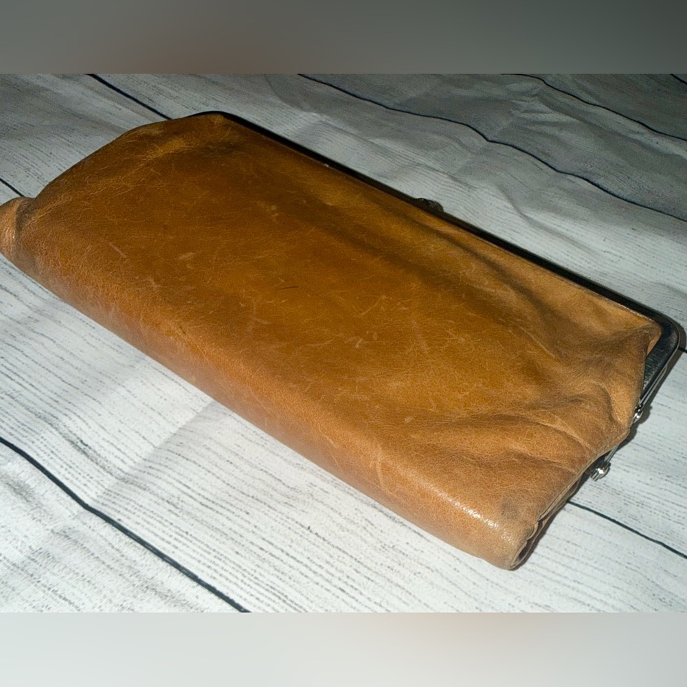 HOBO Lauren Clutch-Wallet - Picture 6 of 11